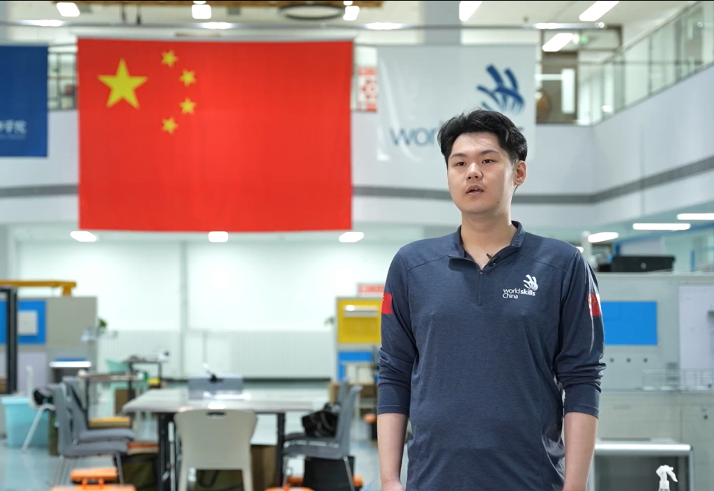 技能照亮前程！曾“倒数第二”的他代表中国夺金